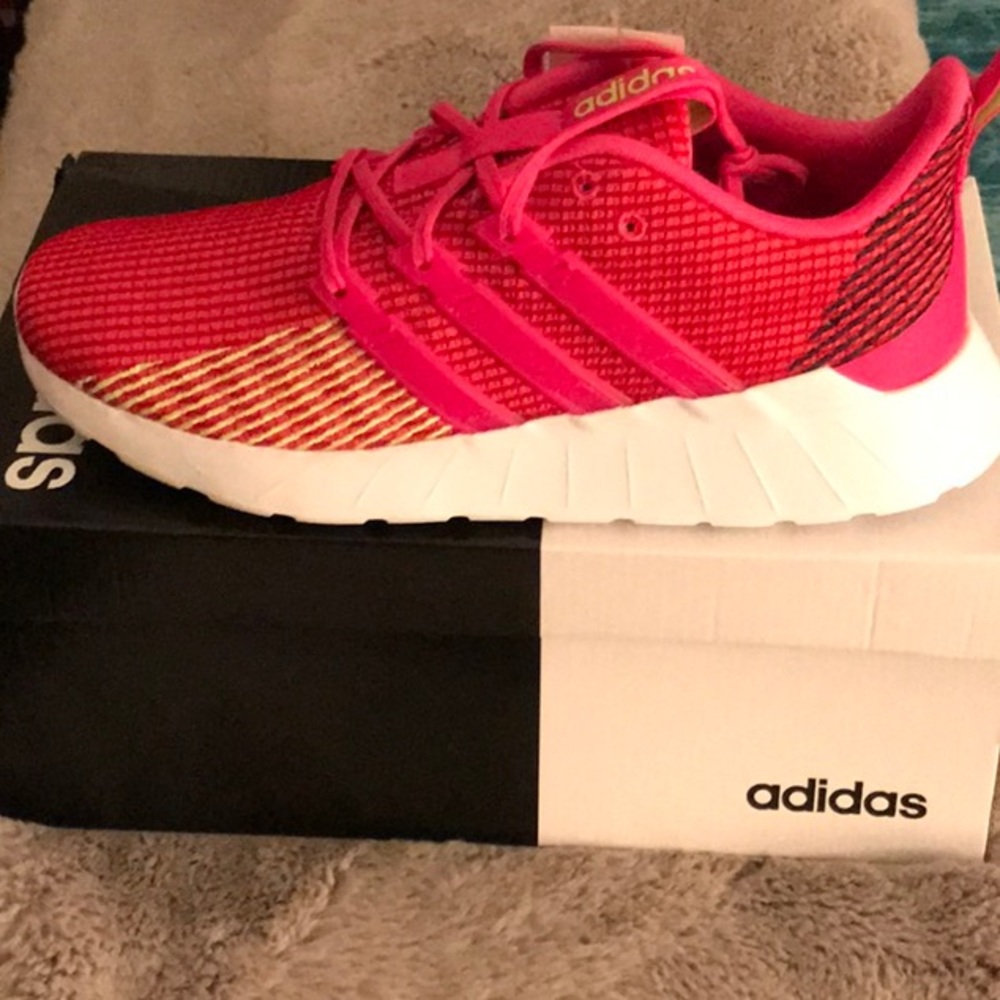 Adidas Questar flow